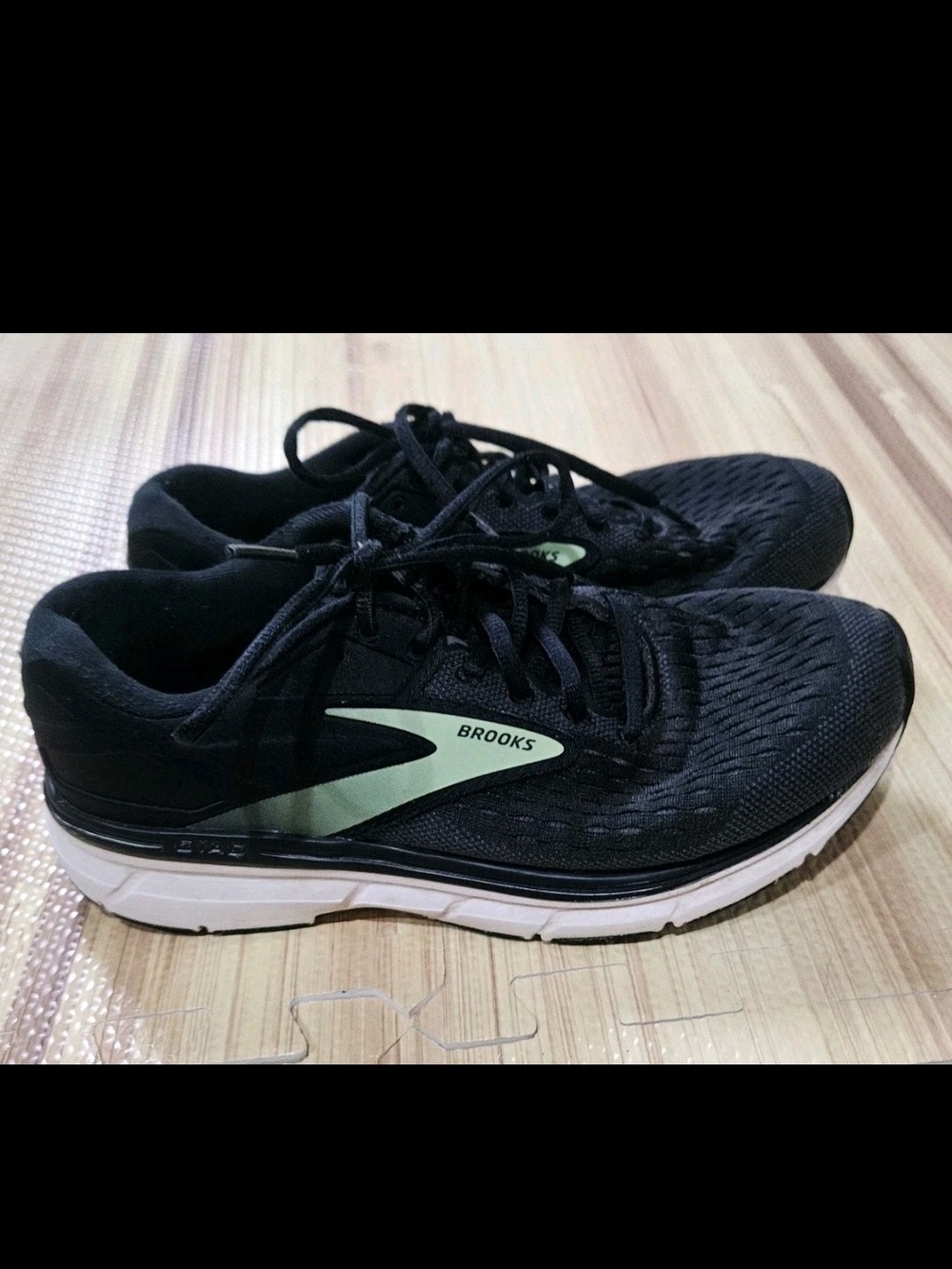 Brooks Dyad 11 Womens Size 8 B Black Ebony Green Running Shoes